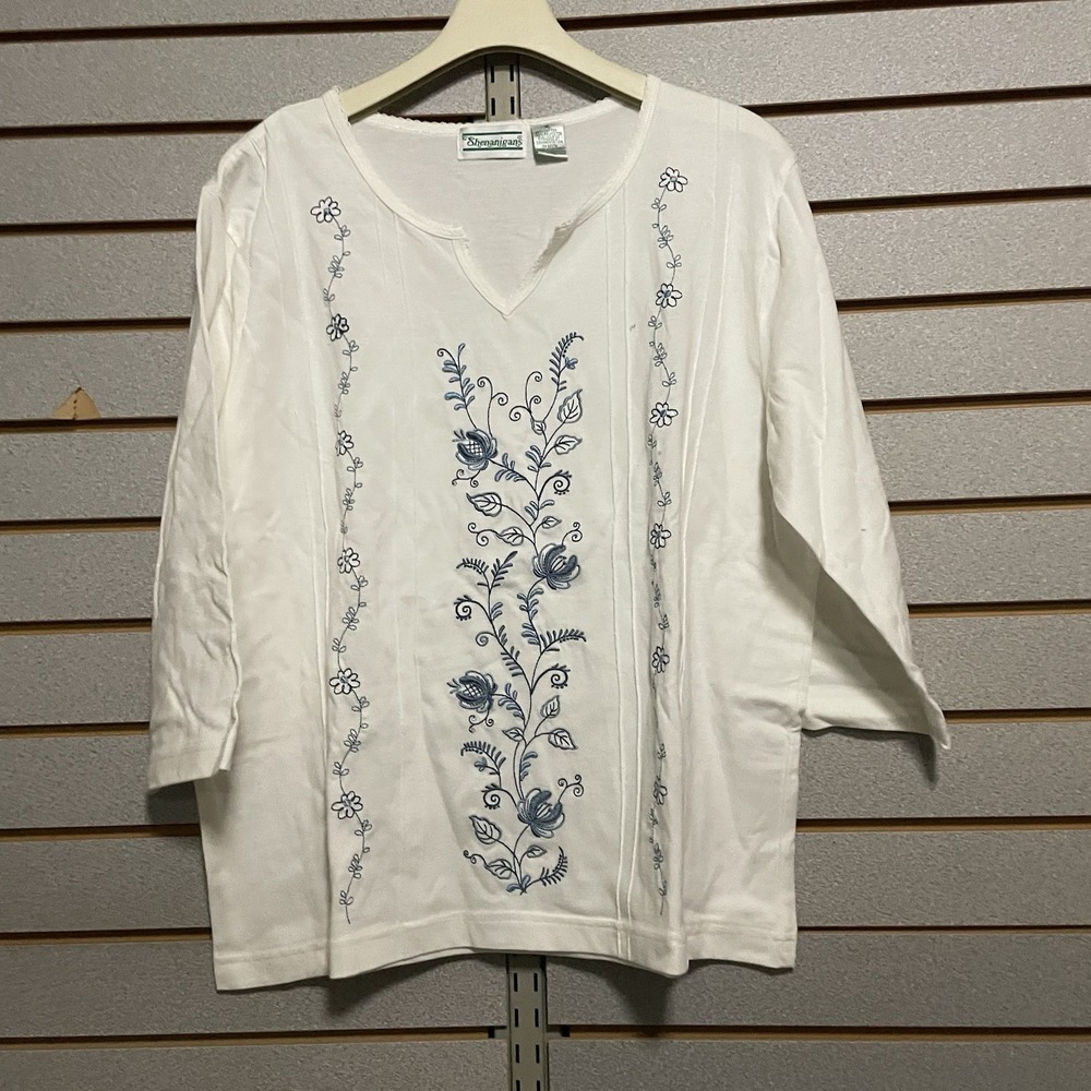 Shenanigans XL 3/4 Sleeve Blouse Shirt Off White W/ Flowers Embroidered